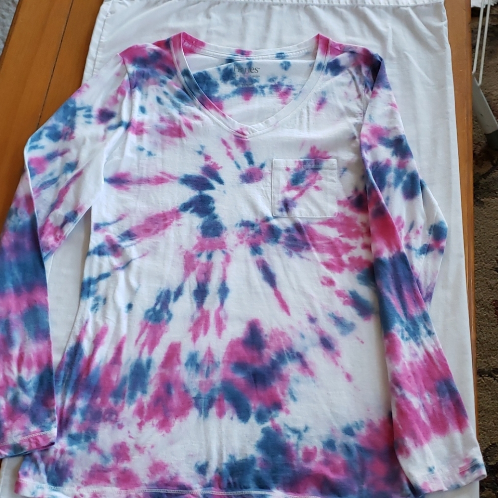 Tye-dye long sleeve t-shirt.
